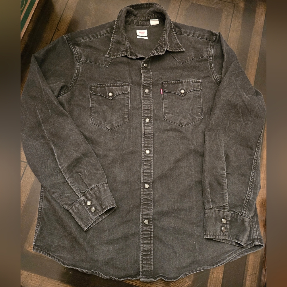Vintage Levi's Men's Black Button-Down Casual Shirt